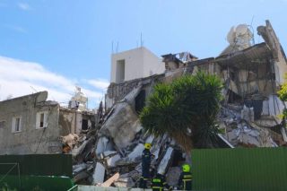 Ανασύρθηκε και δεύτερος νεκρός από τα συντρίμμια της πολυκατοικίας στην Κύπρο - Στο νοσοκομείο τρία άτομα [εικόνες]